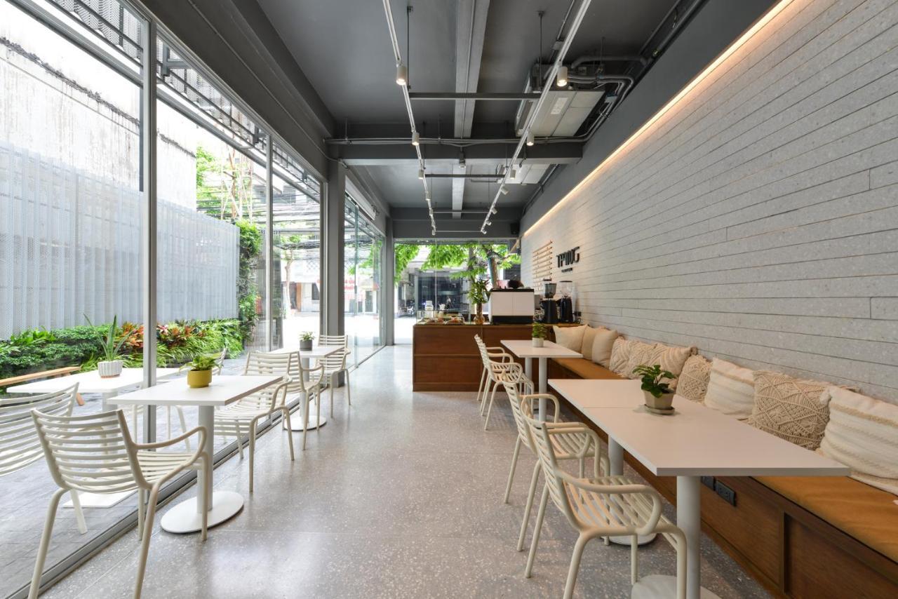Tiang Capsule Hostel Bangkok Exterior photo