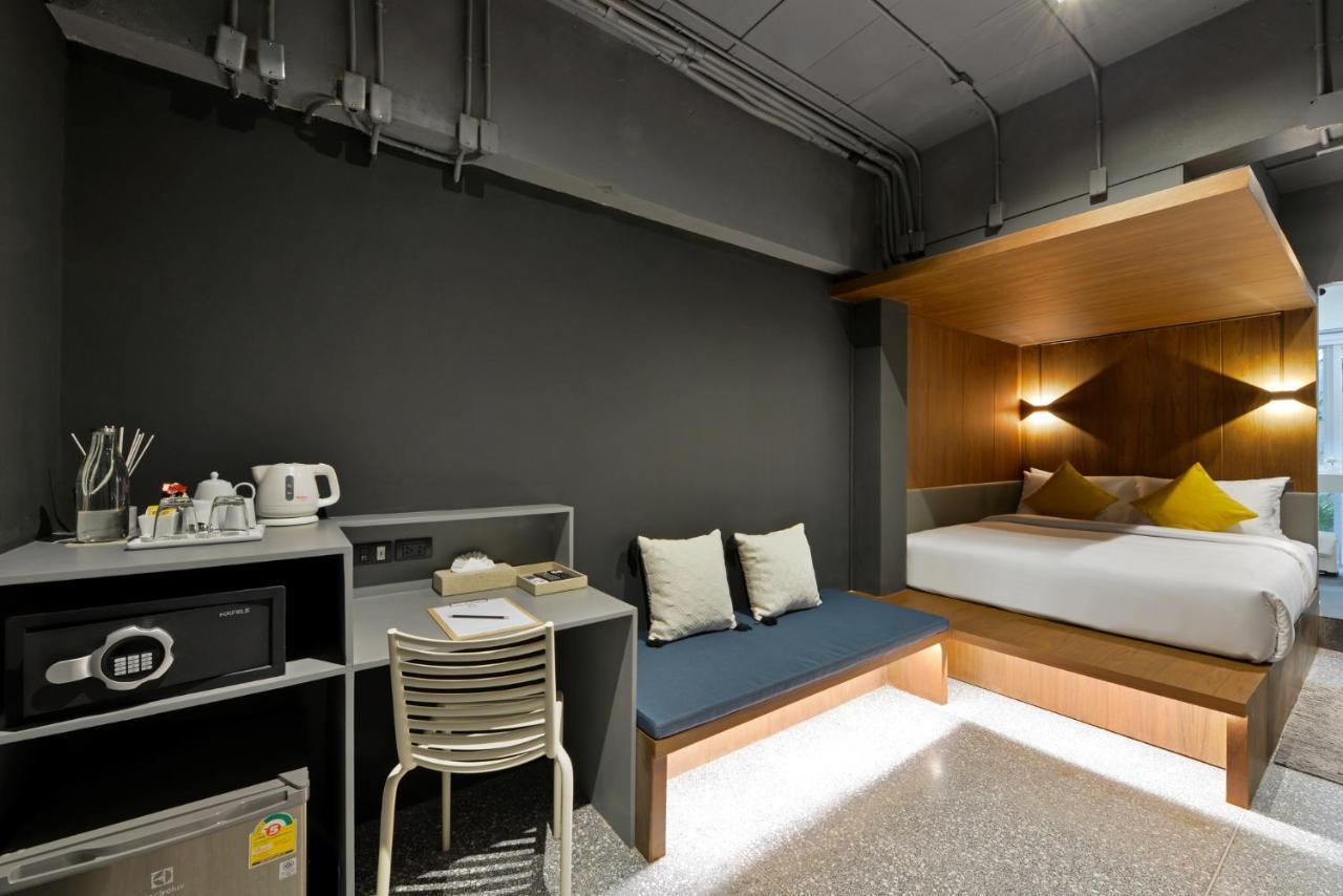 Tiang Capsule Hostel Bangkok Exterior photo