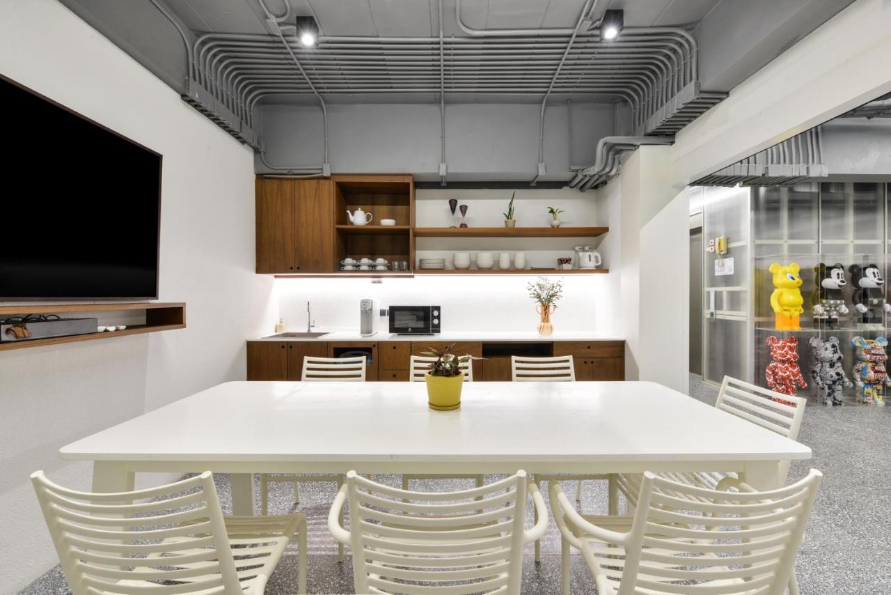 Tiang Capsule Hostel Bangkok Exterior photo