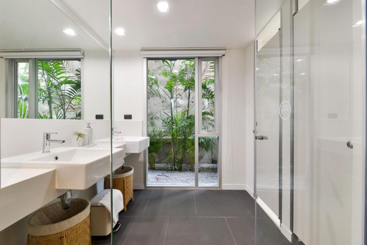 Tiang Capsule Hostel Bangkok Exterior photo